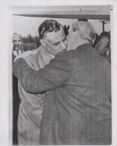 1958 nasser quwatli embrace - quwatli,